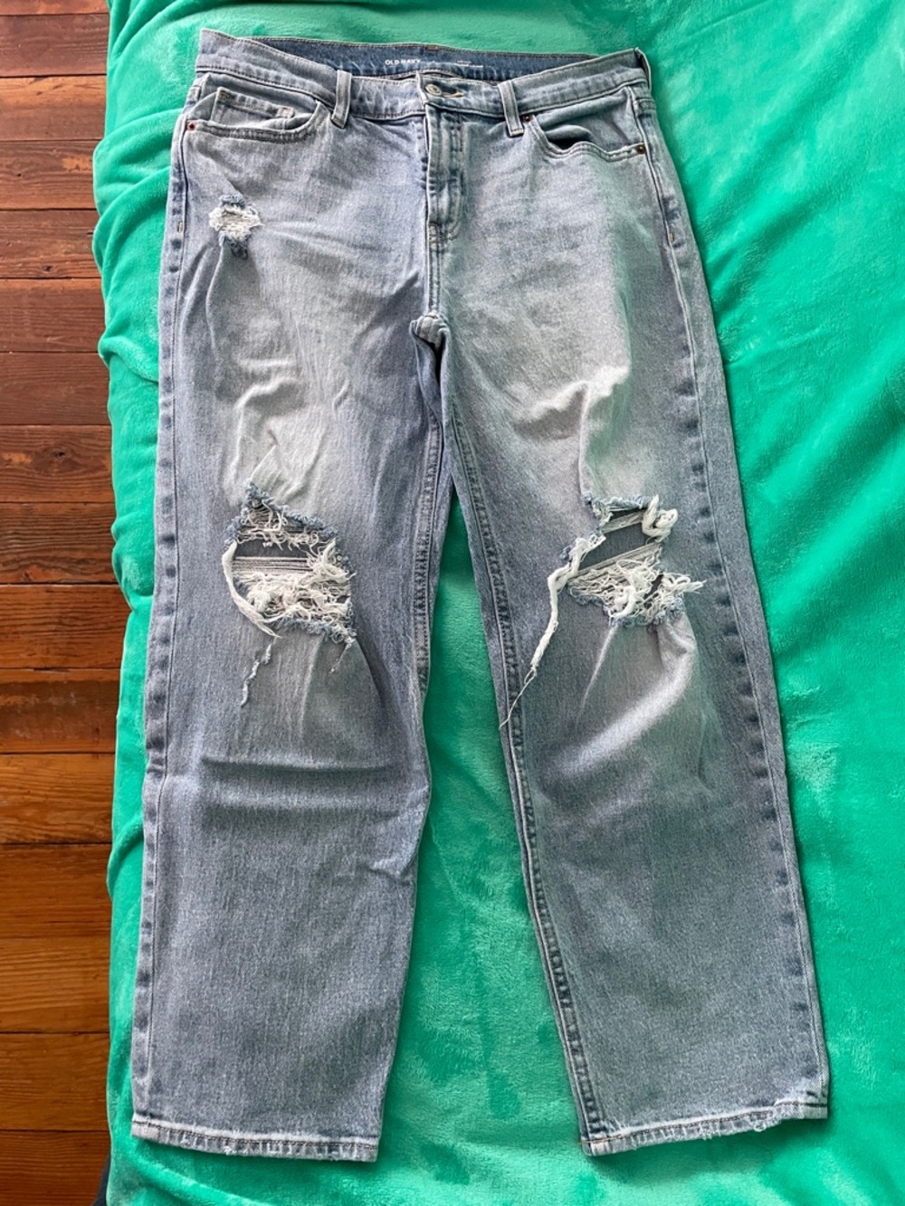 Old Navy Women’s Distressed Boyfriend Jeans